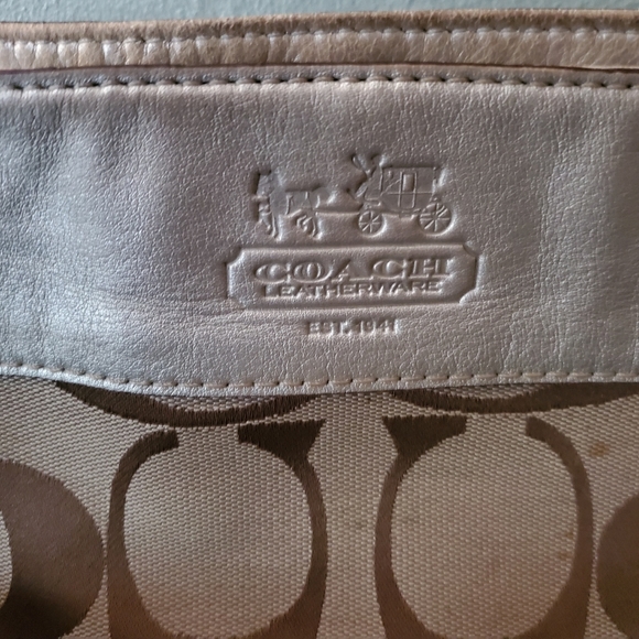 Authentic Coach Zoe Leather Handbag - Picture 6 of 11